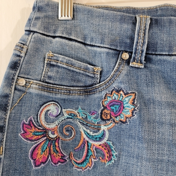 CHICO'S Women's The Platinum Crop Jeans Sz 2P Floral Embroidered High-Rise - Picture 5 of 12